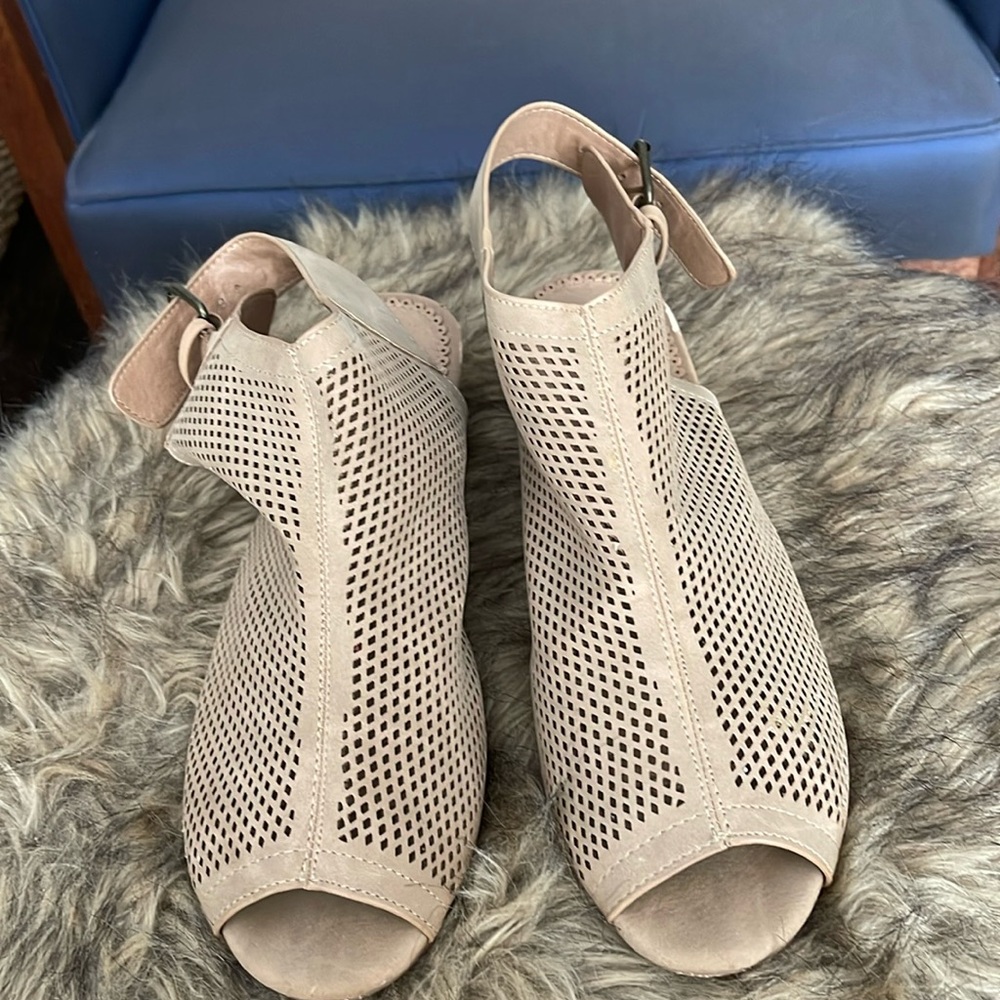 Restricted open toe shoe. Tan suede like. Woman size 8.5. Wood stack heel.